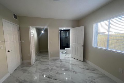 Condo in Hialeah, Florida, 3 bedrooms  № 2432553 - photo 21