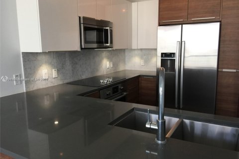 Condo in Miami, Florida, 2 bedrooms  № 1865461 - photo 16