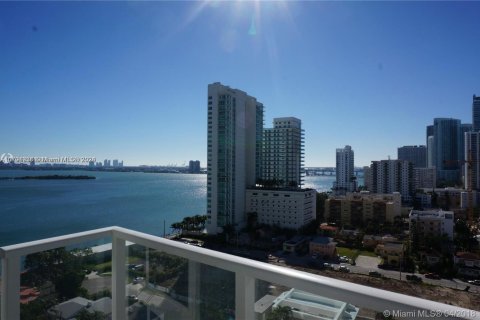 Condo in Miami, Florida, 2 bedrooms  № 1865461 - photo 3