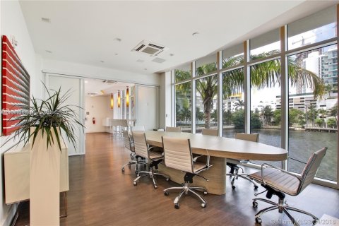 Condo in Miami, Florida, 2 bedrooms  № 1865461 - photo 10