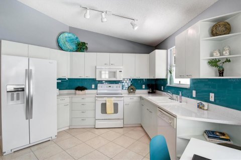 Villa ou maison à louer à Sarasota, Floride: 3 chambres, 120.31 m2 № 2299112 - photo 8