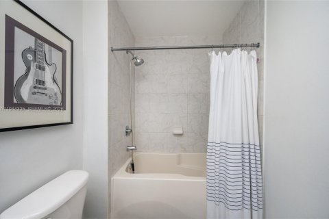 Copropriété à louer à Miami, Floride: 2 chambres, 93.83 m2 № 2001181 - photo 25