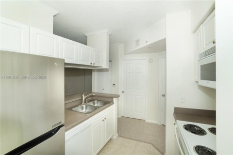 Condo in Sunny Isles Beach, Florida, 1 bedroom  № 2042970 - photo 10
