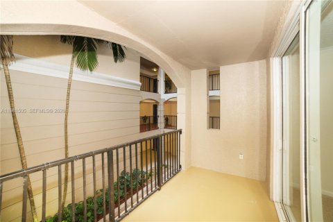 Condo in Sunny Isles Beach, Florida, 1 bedroom  № 2042970 - photo 23