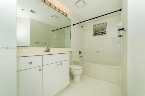 Condo in Sunny Isles Beach, Florida, 1 bedroom  № 2042970 - photo 14