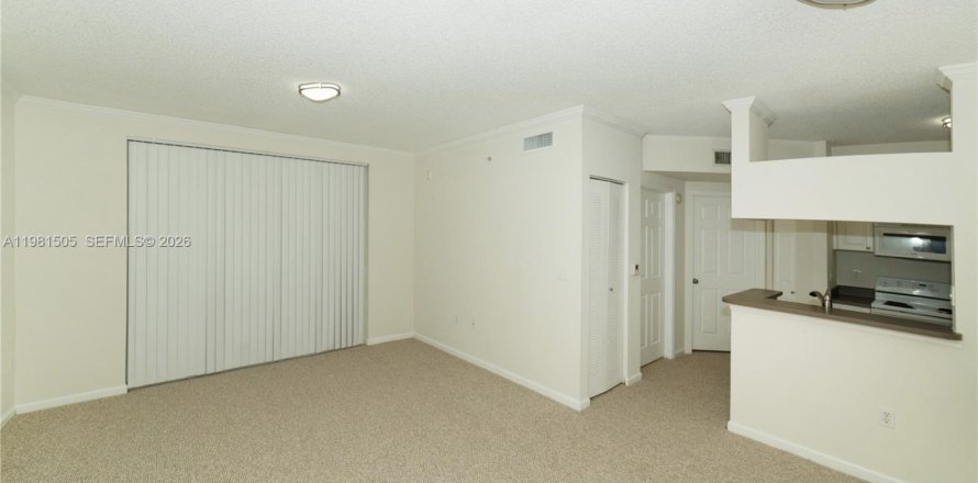 Condo in Sunny Isles Beach, Florida, 1 bedroom  № 2042970