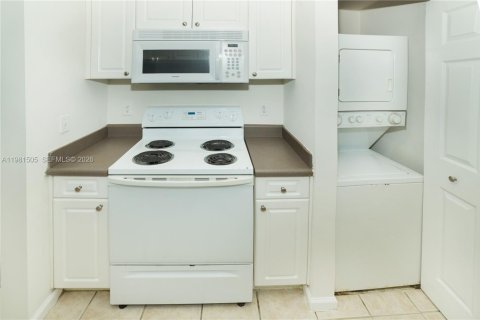 Condo in Sunny Isles Beach, Florida, 1 bedroom  № 2042970 - photo 11