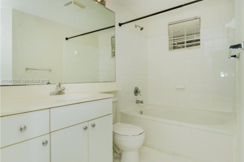 Condo in Sunny Isles Beach, Florida, 1 bedroom  № 2042970 - photo 13