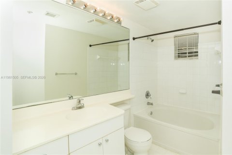 Condo in Sunny Isles Beach, Florida, 1 bedroom  № 2042970 - photo 12