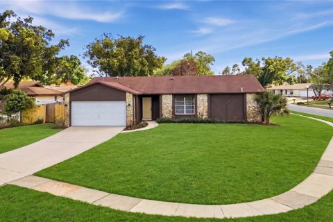 House in Orlando, Florida 2 bedrooms, 114.18 sq.m. № 2100889