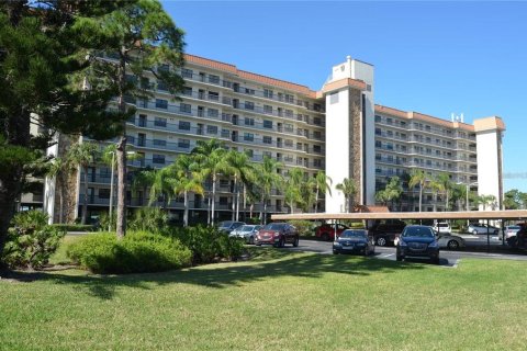 Condominio en venta en Saint Petersburg, Florida, 2 dormitorios, 118.91 m2 № 1899161 - foto 1