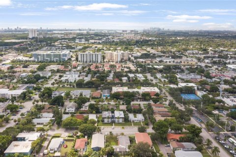 Снять в аренду виллу или дом в Норт-Майами-Бич, Флорида 1 спальня, 65.03м2, № 1890510 - фото 16