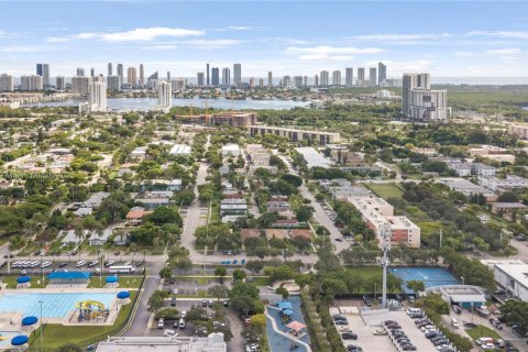 Снять в аренду виллу или дом в Норт-Майами-Бич, Флорида 1 спальня, 65.03м2, № 1890510 - фото 15