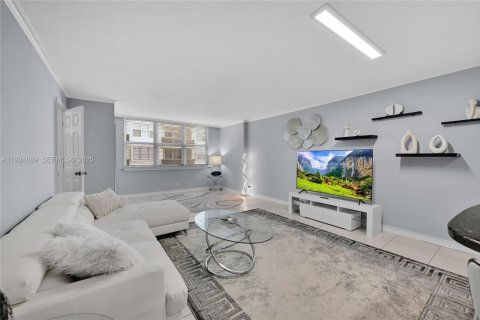 Купить кондоминиум в Майами-Бич, Флорида 2 спальни, 98.94м2, № 1988511 - фото 15