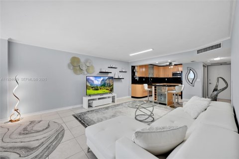 Купить кондоминиум в Майами-Бич, Флорида 2 спальни, 98.94м2, № 1988511 - фото 18