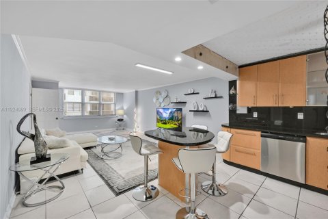 Купить кондоминиум в Майами-Бич, Флорида 2 спальни, 98.94м2, № 1988511 - фото 6