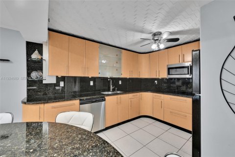 Купить кондоминиум в Майами-Бич, Флорида 2 спальни, 98.94м2, № 1988511 - фото 11