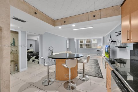 Купить кондоминиум в Майами-Бич, Флорида 2 спальни, 98.94м2, № 1988511 - фото 12