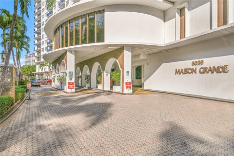 Купить кондоминиум в Майами-Бич, Флорида 2 спальни, 98.94м2, № 1988511 - фото 1