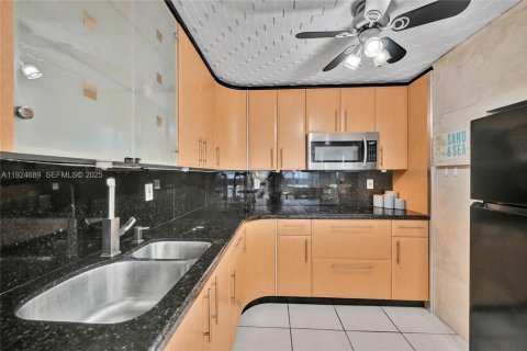 Купить кондоминиум в Майами-Бич, Флорида 2 спальни, 98.94м2, № 1988511 - фото 13