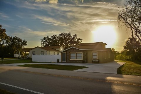 House in Winter Garden, Florida 3 bedrooms, 141.21 sq.m. № 1904482 - photo 1