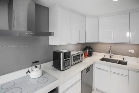 Copropriété à vendre à Miami Beach, Floride: 2 chambres, 118.08 m2 № 1951519 - photo 18