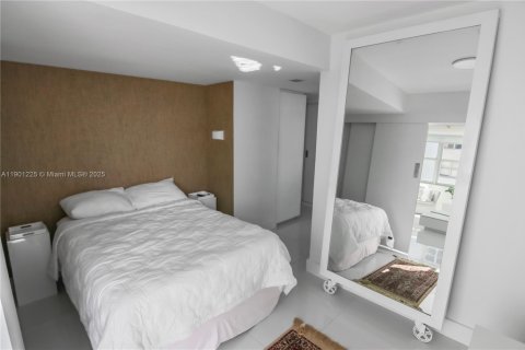 Condo in Miami Beach, Florida, 2 bedrooms  № 1951519 - photo 26