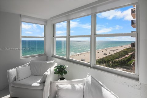 Condo in Miami Beach, Florida, 2 bedrooms  № 1951519 - photo 4