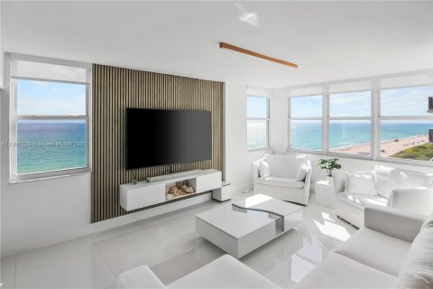 Condo in Miami Beach, Florida, 2 bedrooms  № 1951519 - photo 6