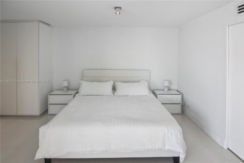 Condo in Miami Beach, Florida, 2 bedrooms  № 1951519 - photo 21