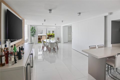 Condominio en venta en Miami Beach, Florida, 2 dormitorios, 118.08 m2 № 1951519 - foto 14