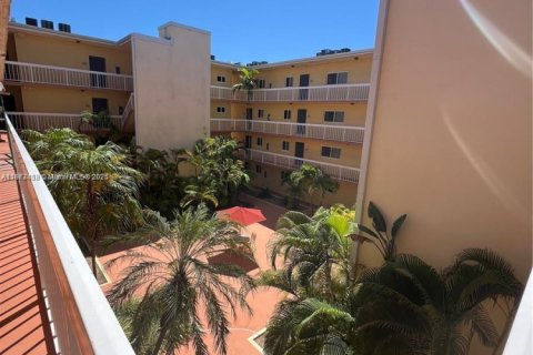 Copropriété à louer à Miami, Floride: 1 chambre, 66.15 m2 № 1923433 - photo 12