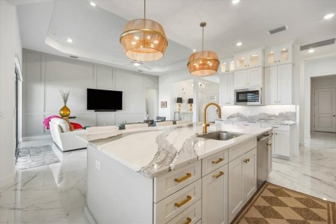 House in Wesley Chapel, Florida 4 bedrooms, 325.34 sq.m. № 1523809 - photo 2