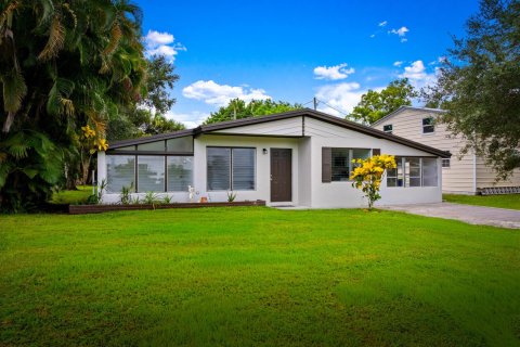 House in Stuart, Florida 5 bedrooms, 156.26 sq.m. № 2179152