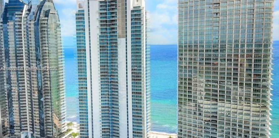 Кондоминиум с 3 спальнями в Санни-Айлс-Бич, Флорида № 2034259