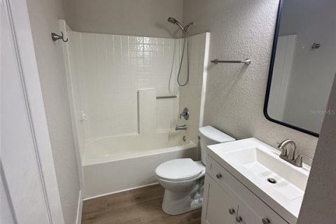 Villa ou maison à louer à North Port, Floride: 3 chambres, 180.32 m2 № 2280144 - photo 5