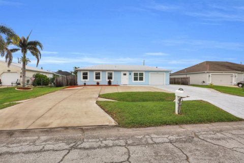 Villa ou maison à vendre à Port St. Lucie, Floride: 3 chambres, 176.14 m2 № 2407497 - photo 4
