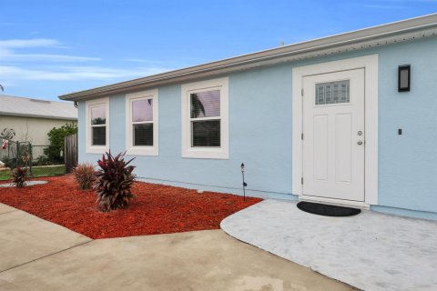 Villa ou maison à vendre à Port St. Lucie, Floride: 3 chambres, 176.14 m2 № 2407497 - photo 5