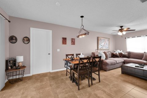 Villa ou maison à vendre à Port St. Lucie, Floride: 3 chambres, 176.14 m2 № 2407497 - photo 10
