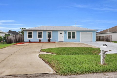 Villa ou maison à vendre à Port St. Lucie, Floride: 3 chambres, 176.14 m2 № 2407497 - photo 3