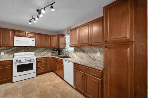 Villa ou maison à vendre à Port St. Lucie, Floride: 3 chambres, 176.14 m2 № 2407497 - photo 13