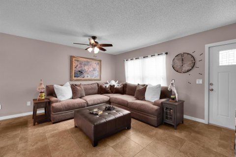 Villa ou maison à vendre à Port St. Lucie, Floride: 3 chambres, 176.14 m2 № 2407497 - photo 6
