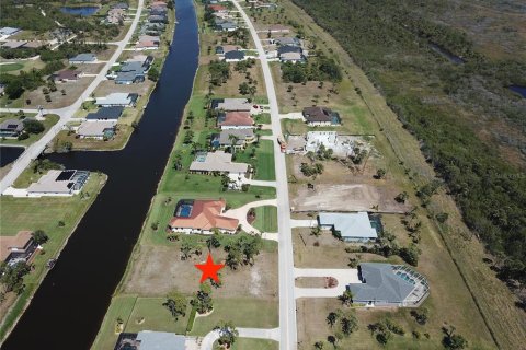 Terreno en venta en Rotonda, Florida № 1637323 - foto 1