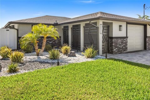 House in New Port Richey, Florida 2 bedrooms, 115.2 sq.m. № 1673229 - photo 2