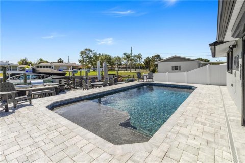House in New Port Richey, Florida 2 bedrooms, 115.2 sq.m. № 1673229 - photo 21