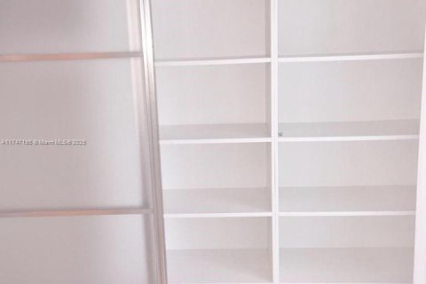 Casa en venta en Coral Gables, Florida, 5 dormitorios, 304.25 m2 № 1960468 - foto 12