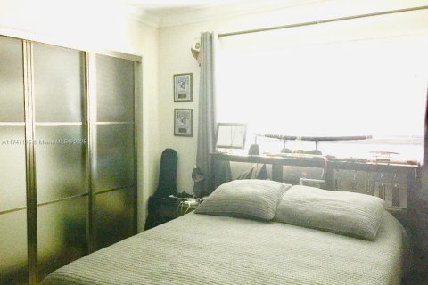 Casa en venta en Coral Gables, Florida, 5 dormitorios, 304.25 m2 № 1960468 - foto 16