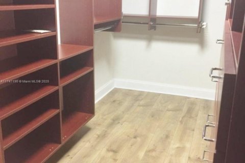 Casa en venta en Coral Gables, Florida, 5 dormitorios, 304.25 m2 № 1960468 - foto 22