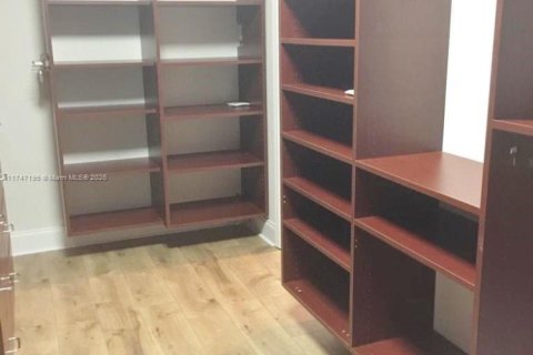 Casa en venta en Coral Gables, Florida, 5 dormitorios, 304.25 m2 № 1960468 - foto 23