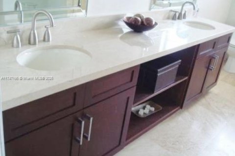 Casa en venta en Coral Gables, Florida, 5 dormitorios, 304.25 m2 № 1960468 - foto 20